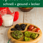 Schnelle Spinat-Muffins ohne Zucker auf einem Kinderteller